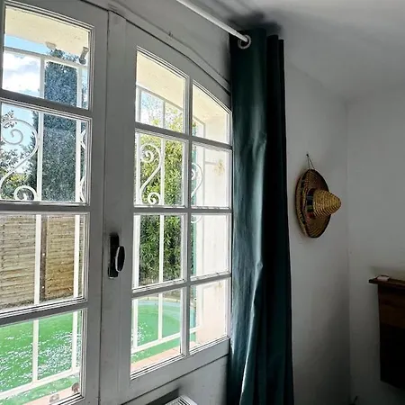 Nuits De Boheme Entre Et Yourhosthelper Apartament